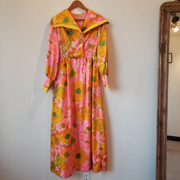 Vintage Dress - Picture 2 of 15